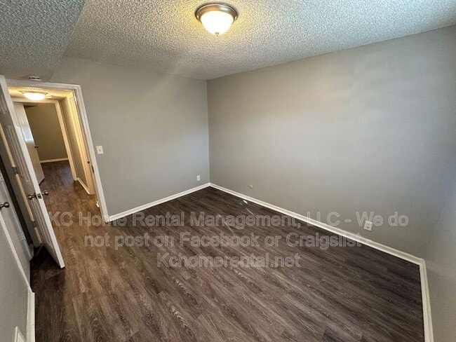 Building Photo - 9223 E 54th St