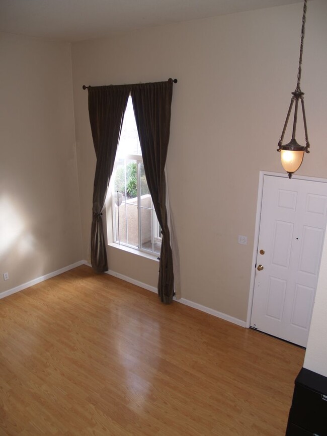 Building Photo - East Dublin Townhome in Great Location!