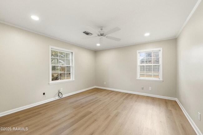 Building Photo - 1401 E Bayou Pkwy