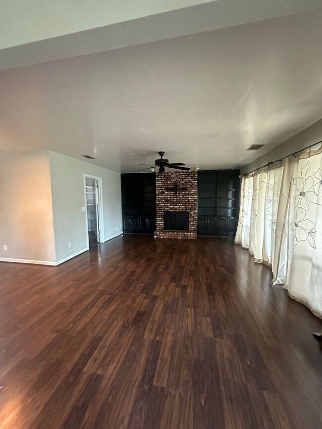 Building Photo - 3116 W La Vida Ave
