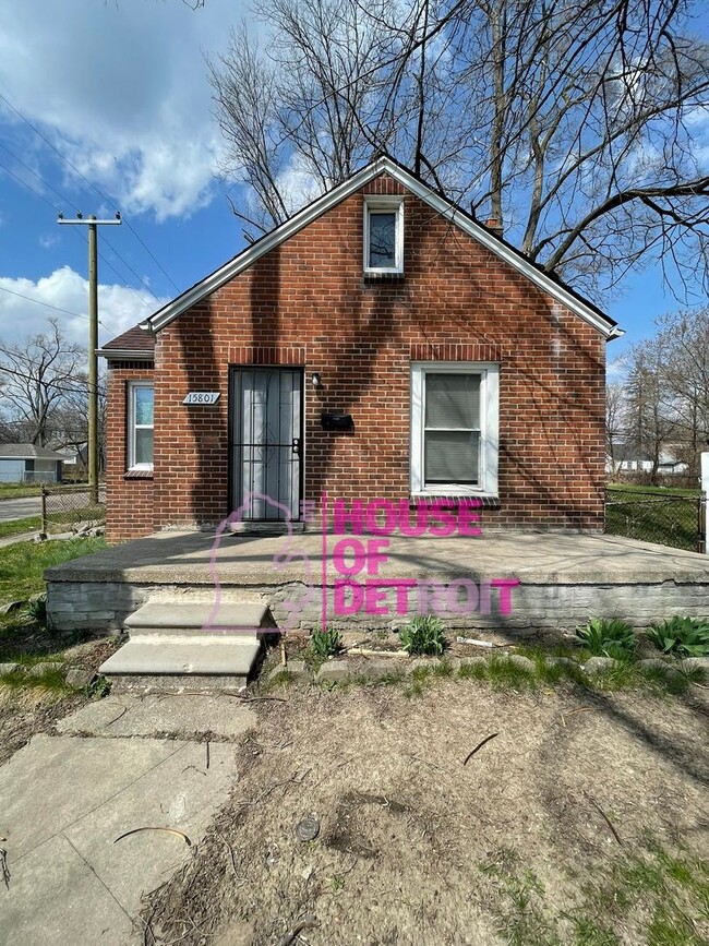 Building Photo - 2 BEDROOM | 1 BATH | FREE PRE SCREEN