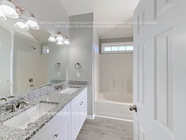 Building Photo - 402 Zircon Ln