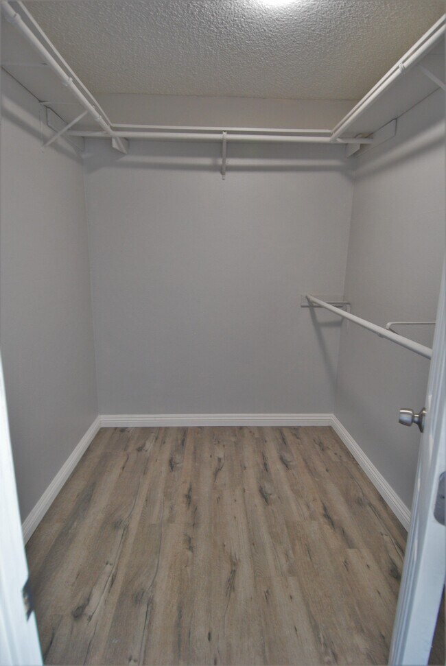 Building Photo - 746 N Eucalyptus Ave