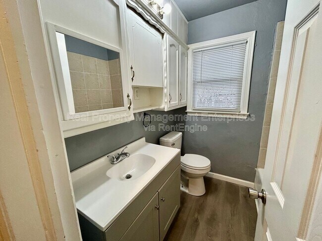 Building Photo - 3044 NW 28th St