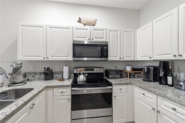 Building Photo - 5343 SW 40th Ave