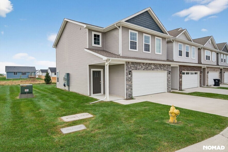 Building Photo - 912 Maywood Ln