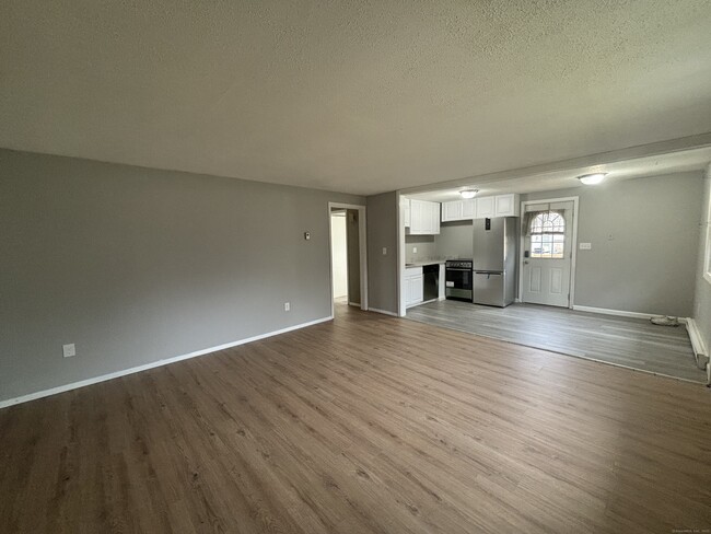 Building Photo - 9 White Oak Rd