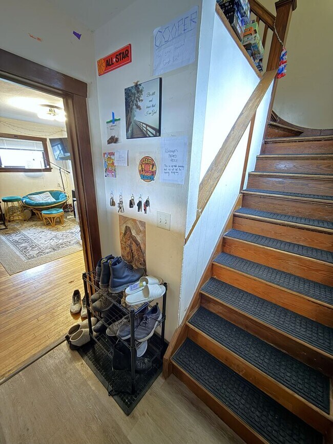 Building Photo - 1323 St James Ct