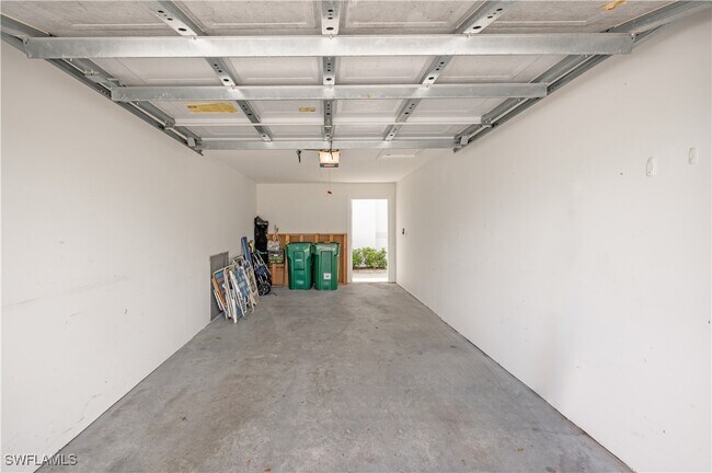 Building Photo - 1320 Charleston Square Dr