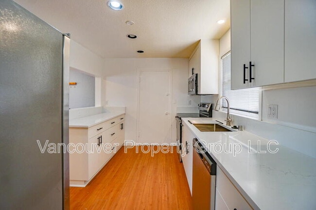 Building Photo - 104 SE 101st Ave