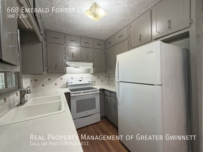Building Photo - 668 Emerald Forest Cir SW