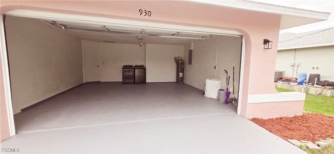 Building Photo - 930 SW 34th St