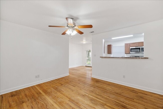 Building Photo - Beautiful 4 Bedroom House - Quick to Lease!