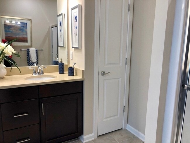 Building Photo - 130 University Ave