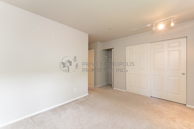 Building Photo - 2062 Newport Way NW