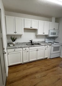 Building Photo - Lake Drive