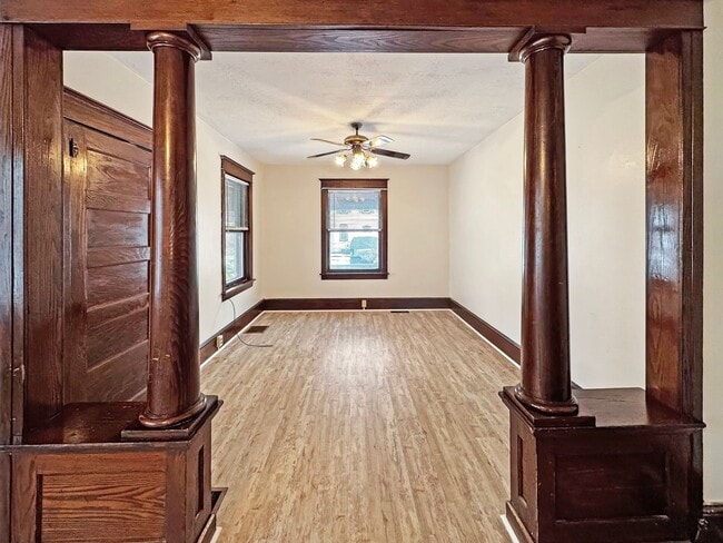 Building Photo - 323-325 Percy St