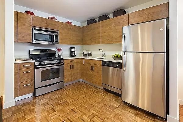 Building Photo - 511 W 44th St