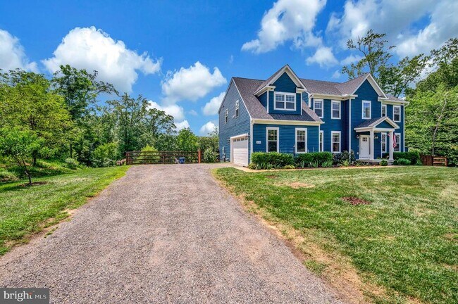 Building Photo - 2211 Camp Geary Ln