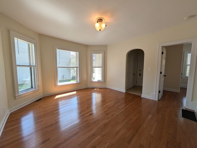 Building Photo - 330 Henry Ave SE