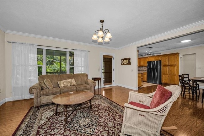 Building Photo - 253 Park Cir S