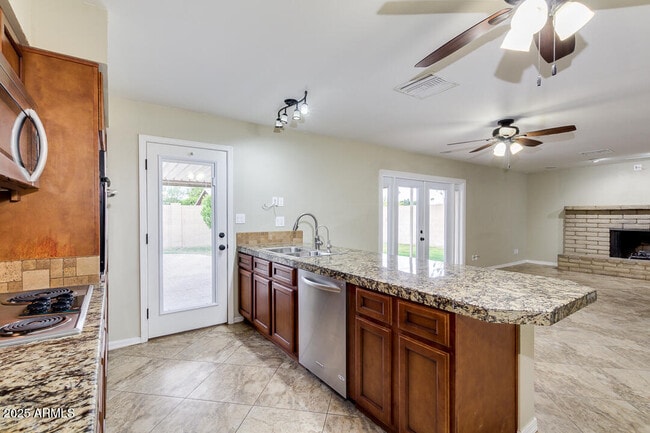 Building Photo - 1968 E Del Rio Dr