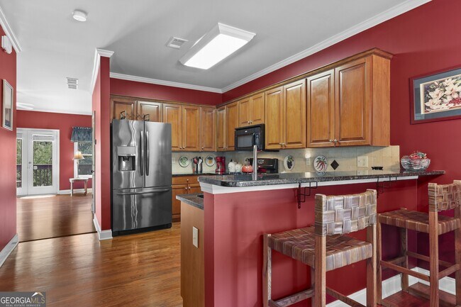 Building Photo - 423 Royal Cres Ln E