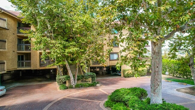 Building Photo - Beautiful Mountain Condo. 3 Bed-2Bath