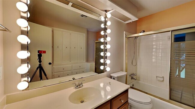 Building Photo - 7203 Edenborough Dr