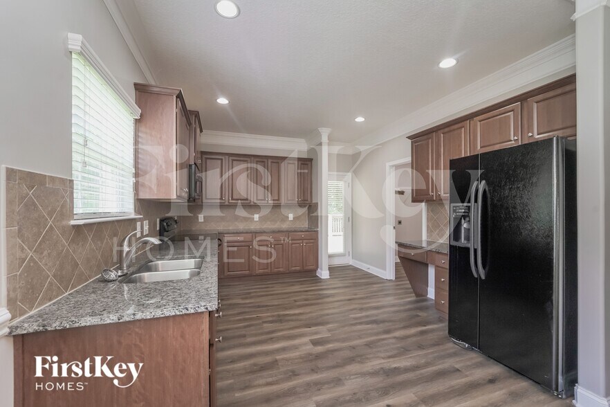 Building Photo - 2408 Kinmere Dr