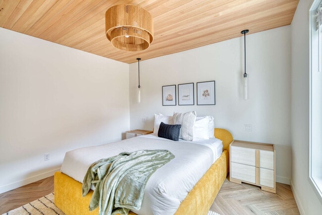 Building Photo - 5012-5022-5022 NE 26th Ave