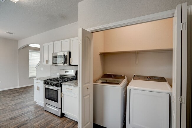 Building Photo - 10602 Tildon Ave