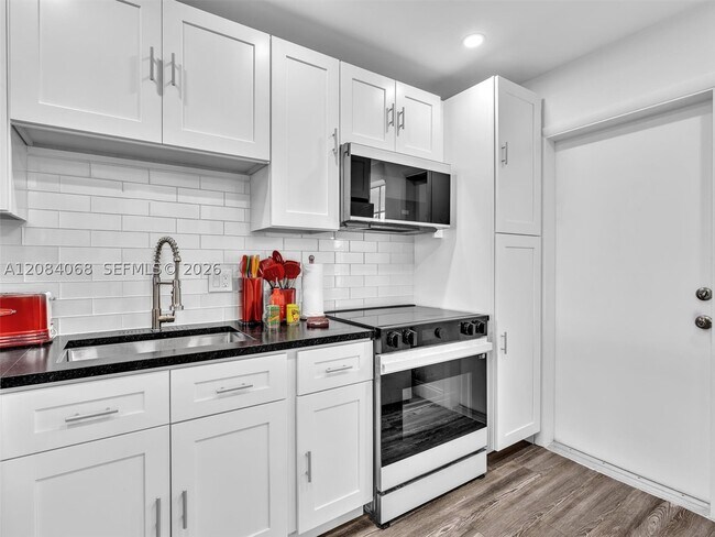 Building Photo - 2661 S Course Dr