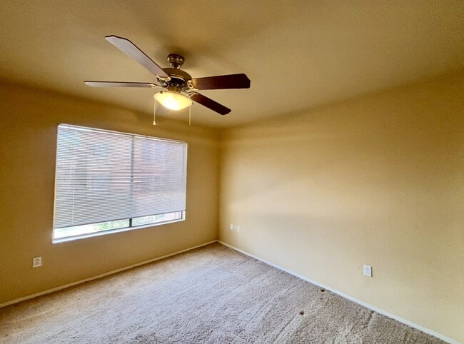 Building Photo - "Discover Modern Comfort: 2-Bed, 2-Bath in Tucsons Foothills “