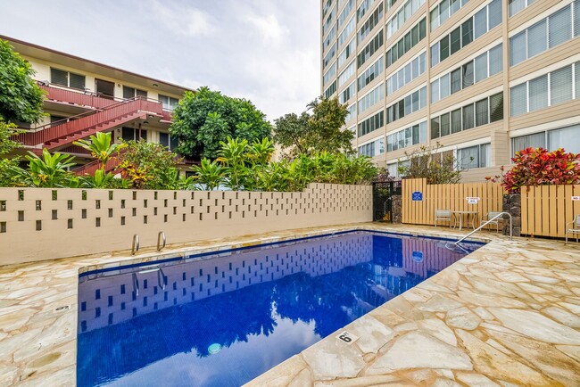 Building Photo - Conveniently Located Studio - Available April 1st