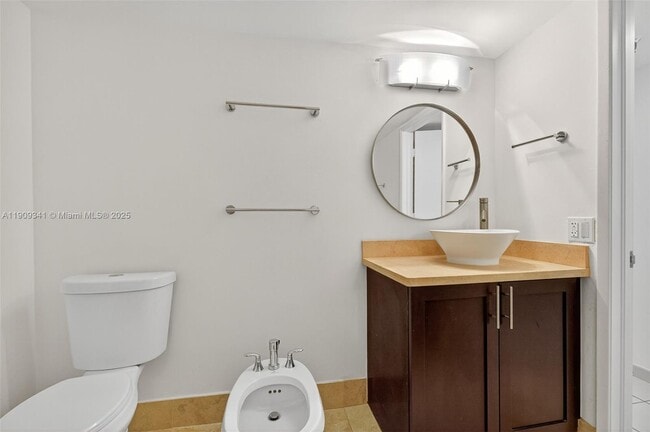 Building Photo - 6061 Collins Ave