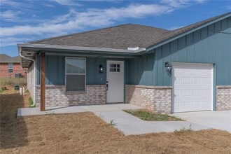 Building Photo - 531 Parkhill Cir