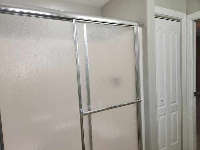 Building Photo - 827 NE 23rd Terrace