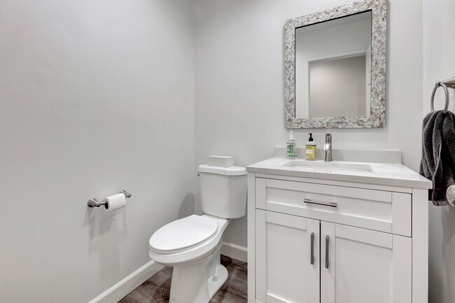 Building Photo - 28962 Sean Dr