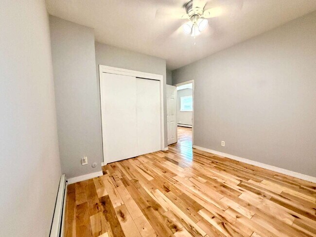 Building Photo - Spacious 1BR w/ Bonus Room Open Layout • Assigned Parking • Appliances • Garfield