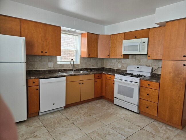 Building Photo - 6039 N Artesian Ave