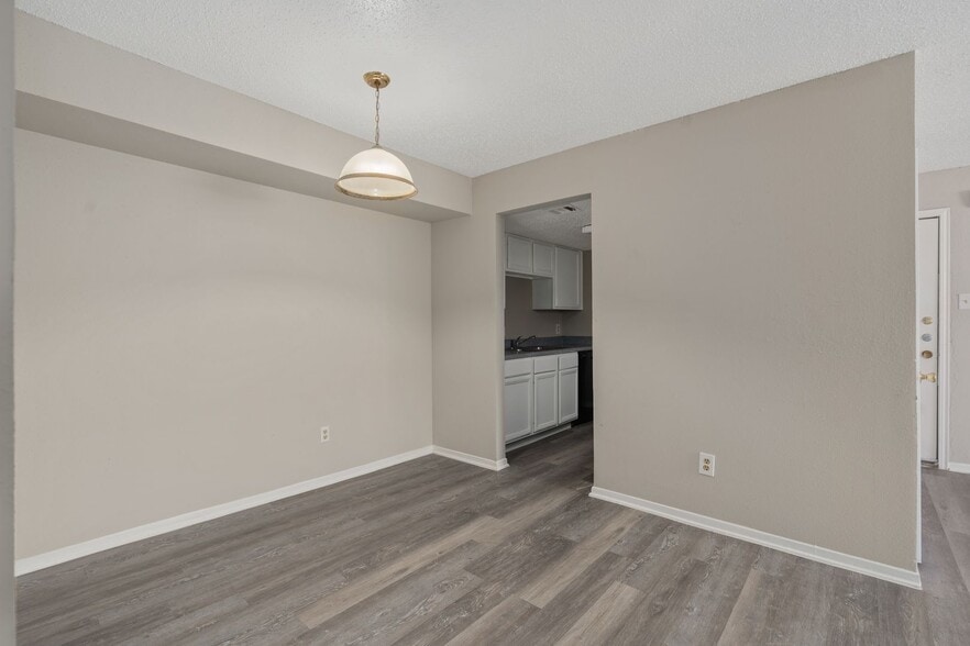 Interior Photo - TXAVT Avery Trace