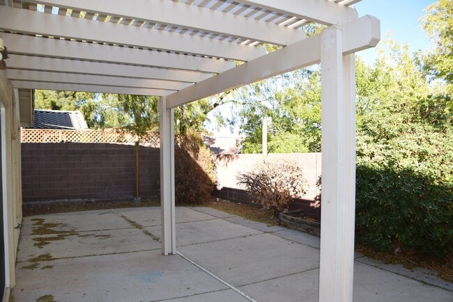 Building Photo - 3242 Velvet Rose St