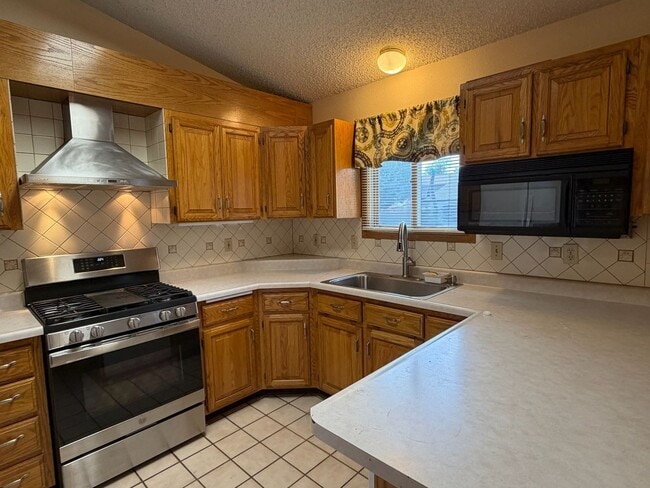 Building Photo - 1005 Princewood Pl