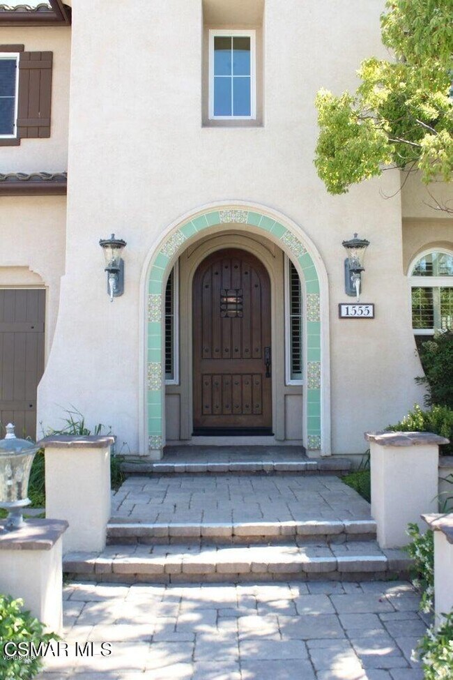 Building Photo - 1555 Arroyo View St