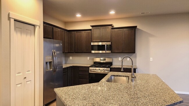 Building Photo - Luxury living in Lacey!