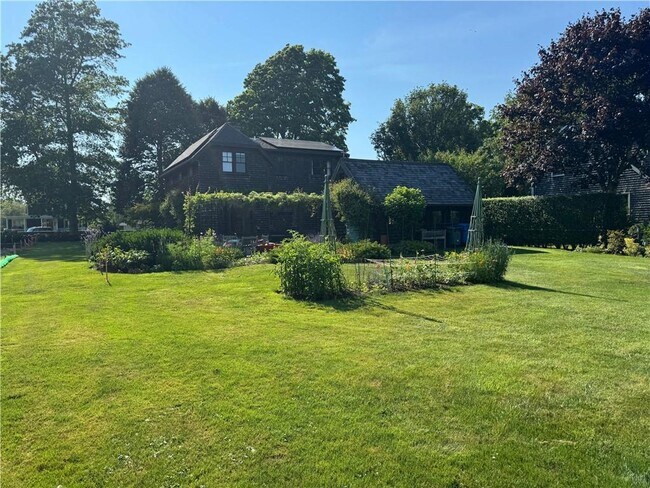 Building Photo - 68 Sachuest Way