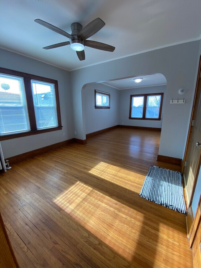 Building Photo - 4247 Cedar Ave S