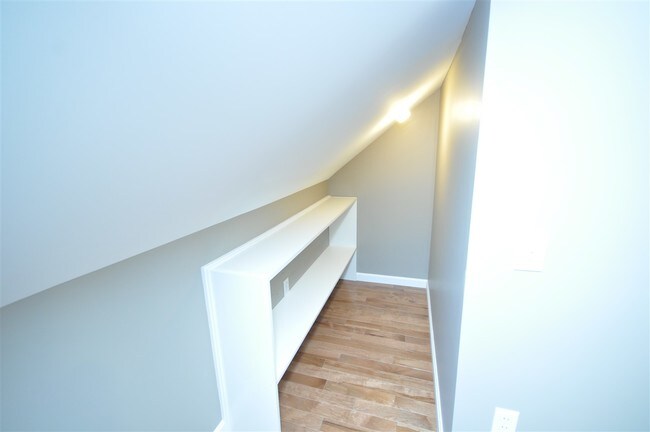 Building Photo - 16 Central St