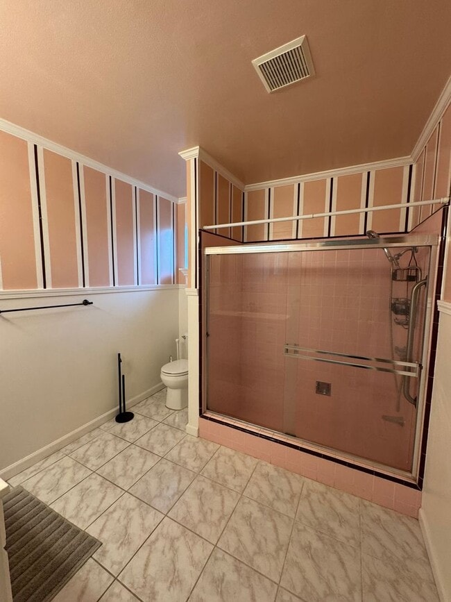 Building Photo - Beautiful 3 bedroom West Side Home!